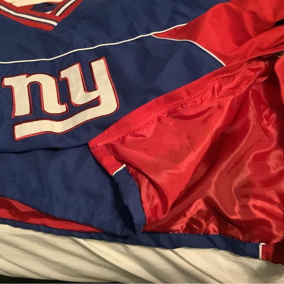 NY GIANTS V-NECK PULL OVER JACKET. NYLON LINED, ZIP SIDE, CINCH PULL. - Picture 4 of 5